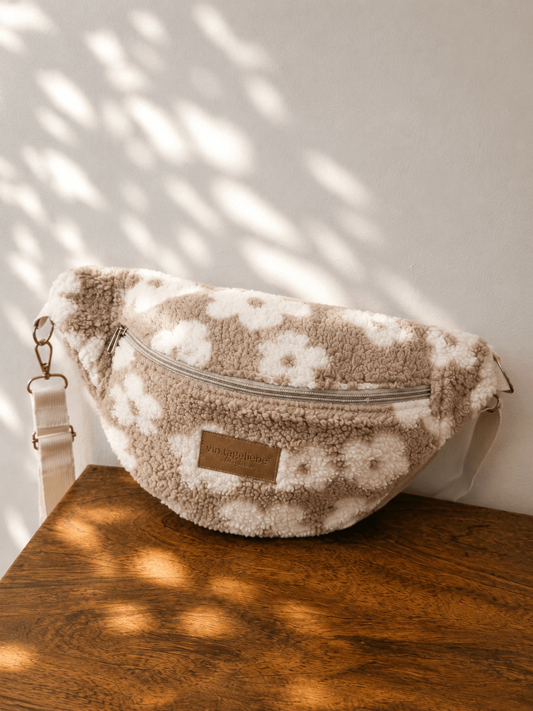 Crossbody Bauchtasche teddy Blumen – Mit Lederetikett – Vintageliebe® - Vintageliebe® Vintageliebe®Crossbody Bauchtasche