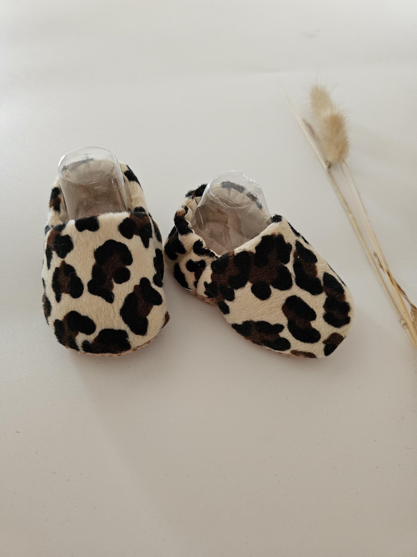 Hausschuhe | Barfußschuhe | Krabbelschuhe | Lauflernschuhe für Babys und Kinder in Leostoff mit rutschhemmender Sohle| Gr. 17 - 29 - Vintageliebe® Etsy