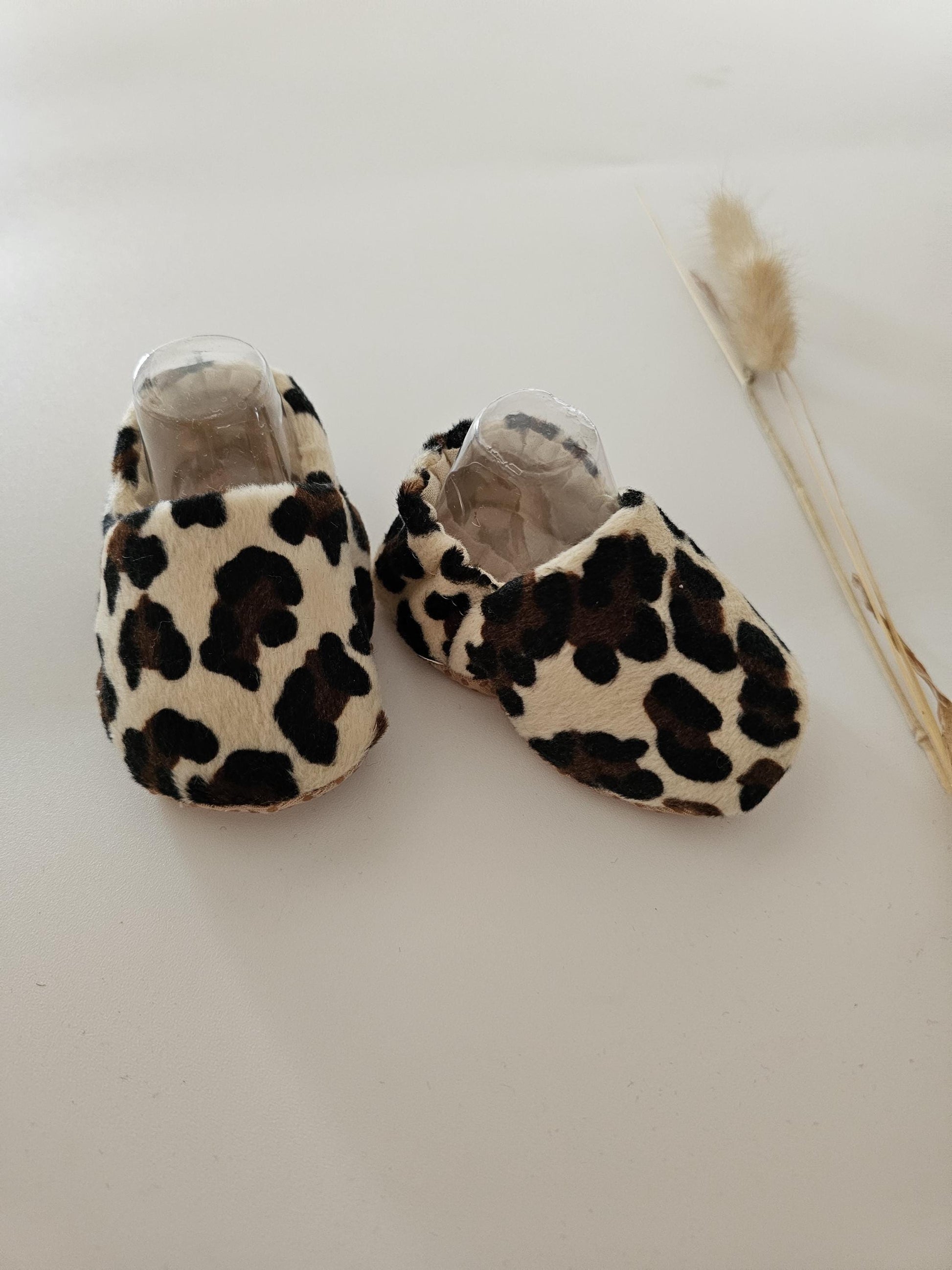 Hausschuhe | Barfußschuhe | Krabbelschuhe | Lauflernschuhe für Babys und Kinder in Leostoff mit rutschhemmender Sohle| Gr. 17 - 29 - Vintageliebe® Etsy