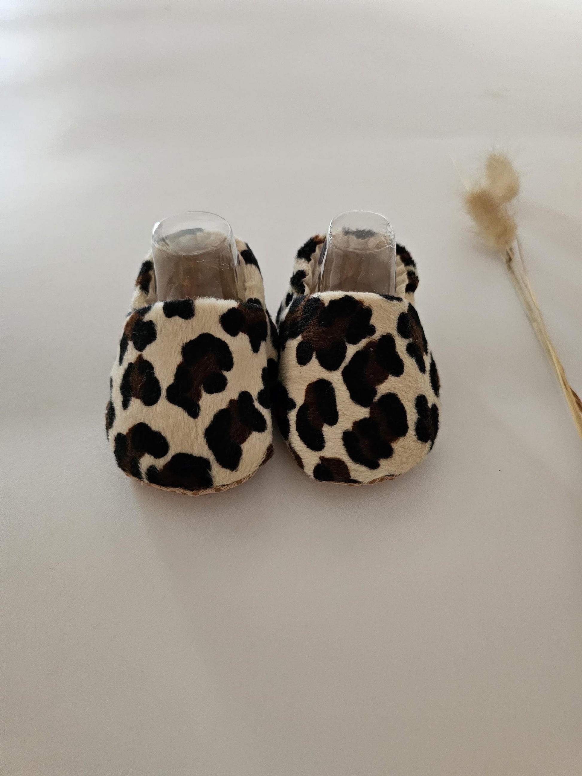 Hausschuhe | Barfußschuhe | Krabbelschuhe | Lauflernschuhe für Babys und Kinder in Leostoff mit rutschhemmender Sohle| Gr. 17 - 29 - Vintageliebe® Etsy