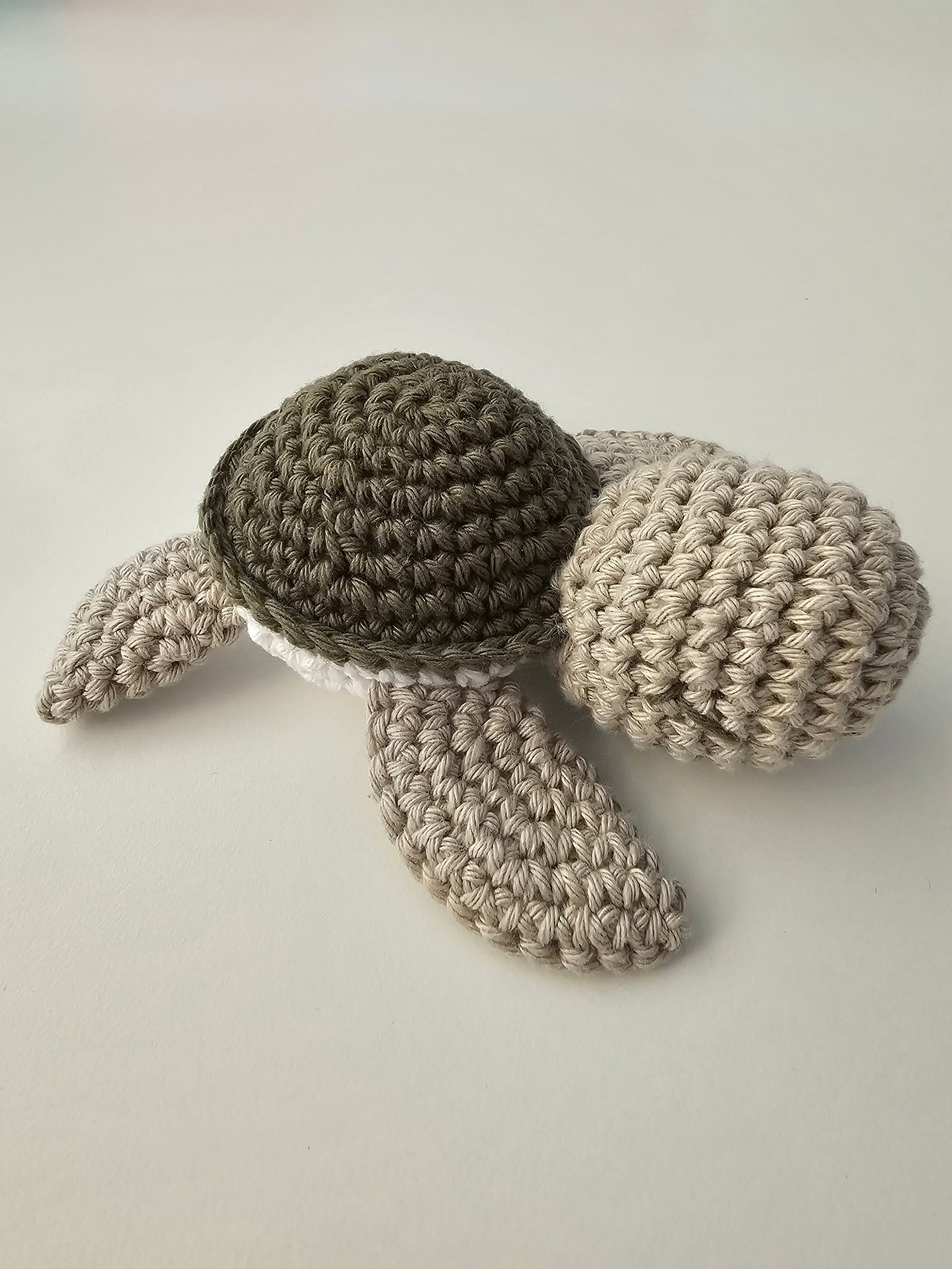 SCHILDI Rassel Naturspielzeug Kaki