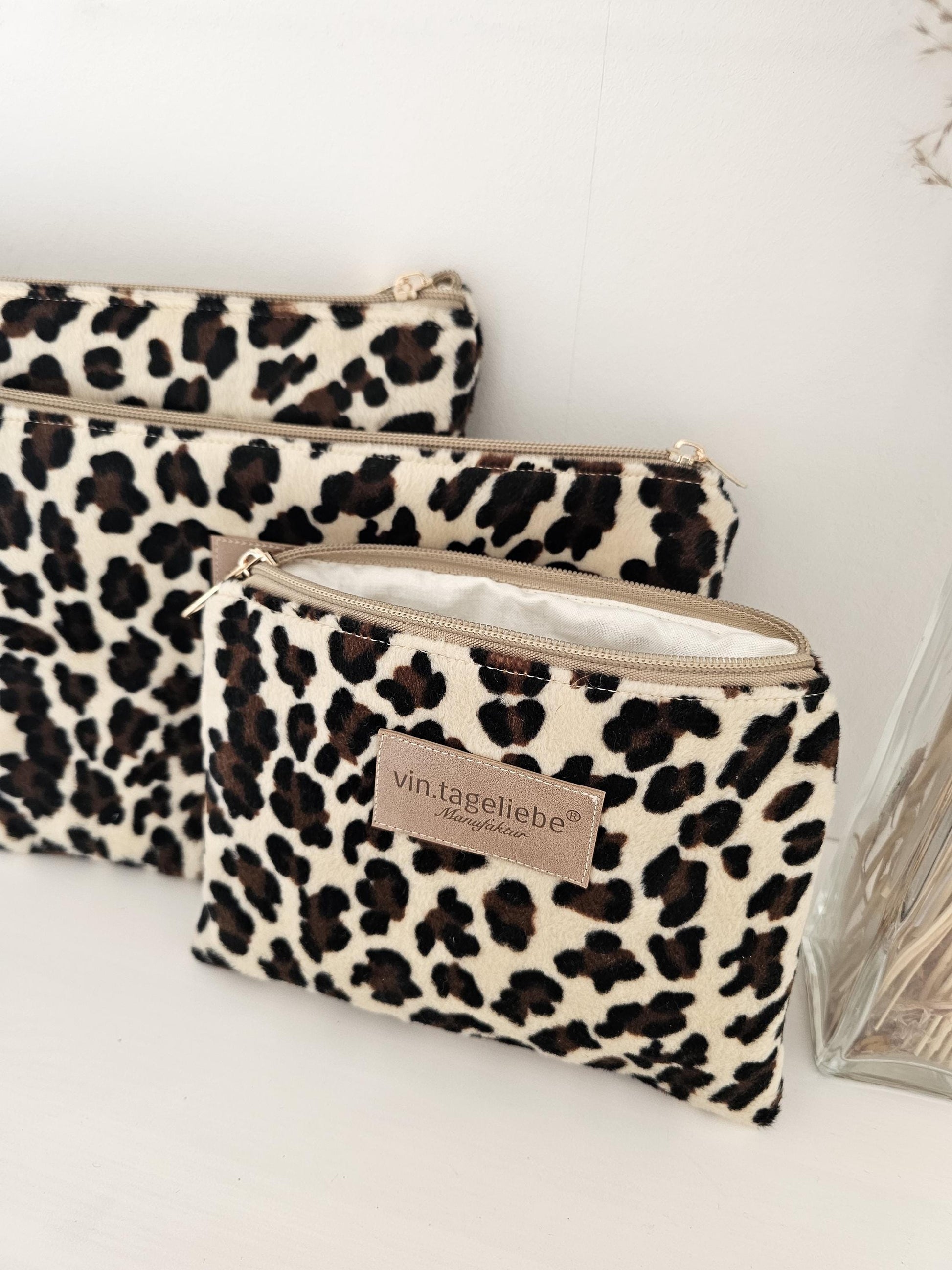 Vintageliebe® | Kosmetiktasche | Kosmetikcase in trendigem Leo-Design ohne sichtbaren Nähte | wahlweise Zipper in Silber oder Gold