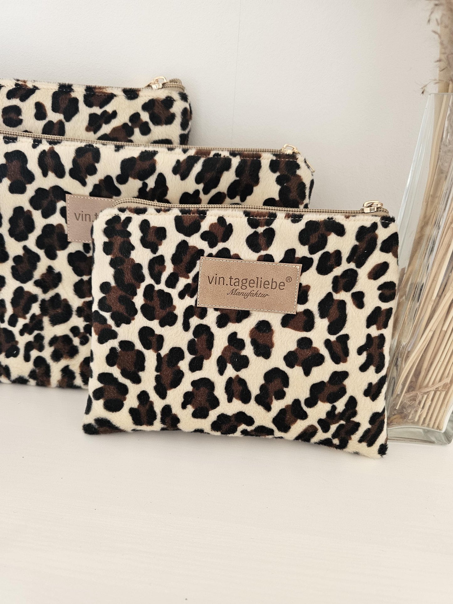 Vintageliebe® | Kosmetiktasche | Kosmetikcase in trendigem Leo-Design ohne sichtbaren Nähte | wahlweise Zipper in Silber oder Gold