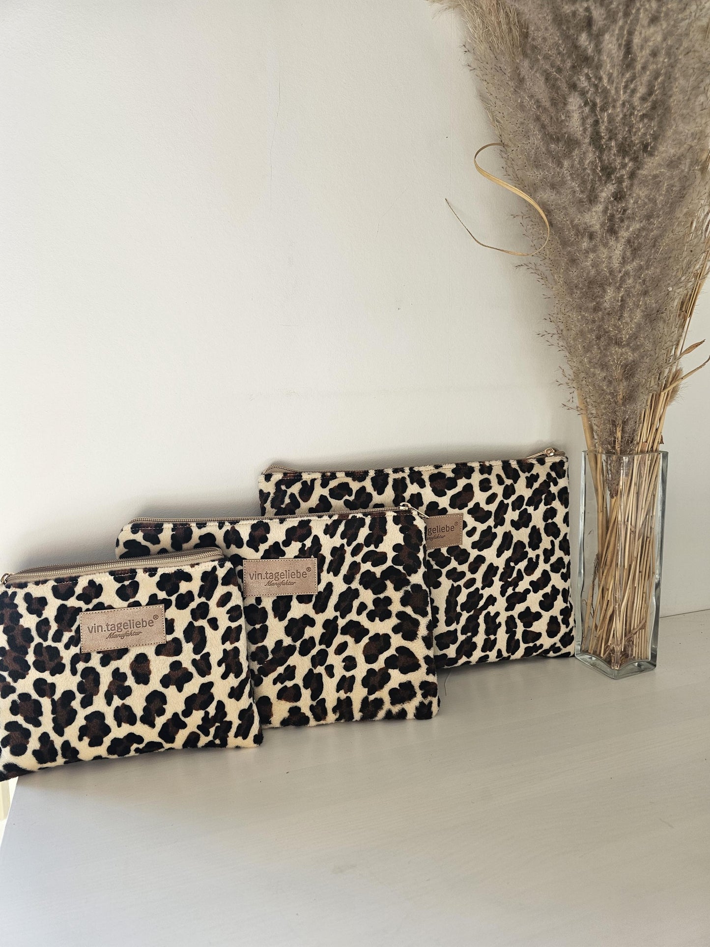 Vintageliebe® | Kosmetiktasche | Kosmetikcase in trendigem Leo-Design ohne sichtbaren Nähte | wahlweise Zipper in Silber oder Gold