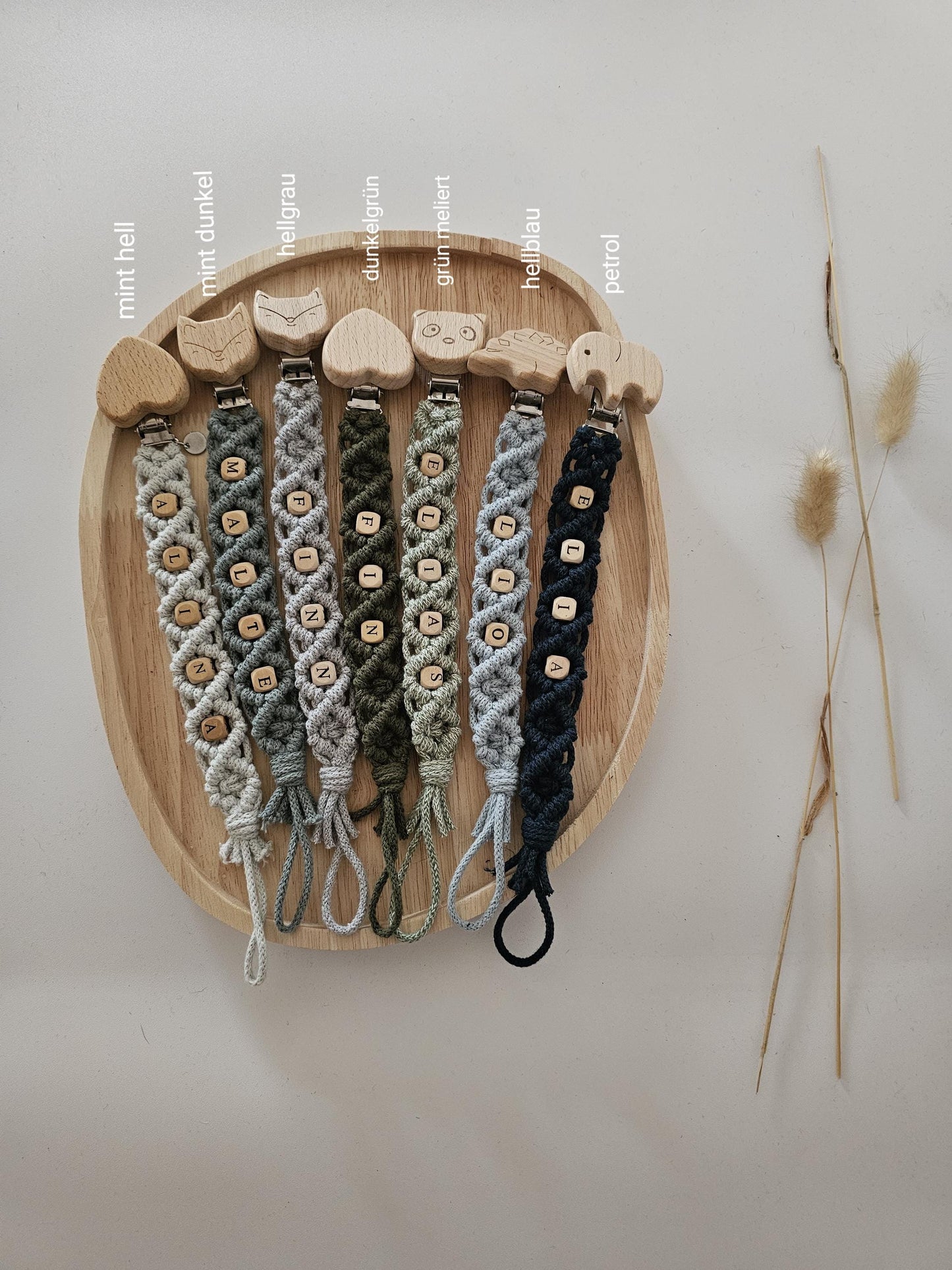 Makramee Schnullerkette mit Namen für Mädchen und Junge personalisiert aus natürlicher Baumwolle