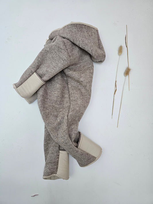 NEU!! Vintageliebe® WOLLWALKOVERALL mit Umschlagbündchen aus 100% Schurwolle. Naturprodukt. Walkloden Walkoverall Overall beige meliert - Vintageliebe® Mein ShopWalkmütze, Bärenmütze aus 100% Schafwolle