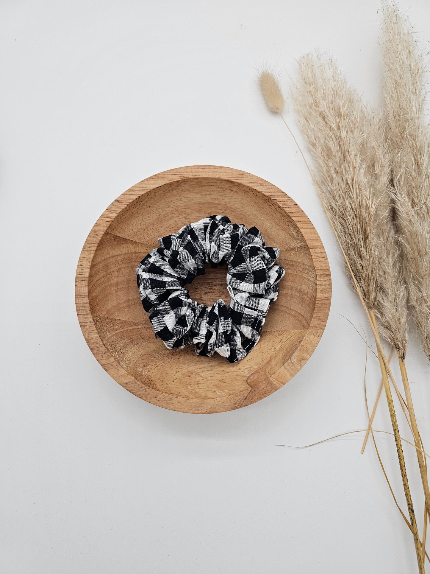 Trendiges Scrunchie marineblau kariert