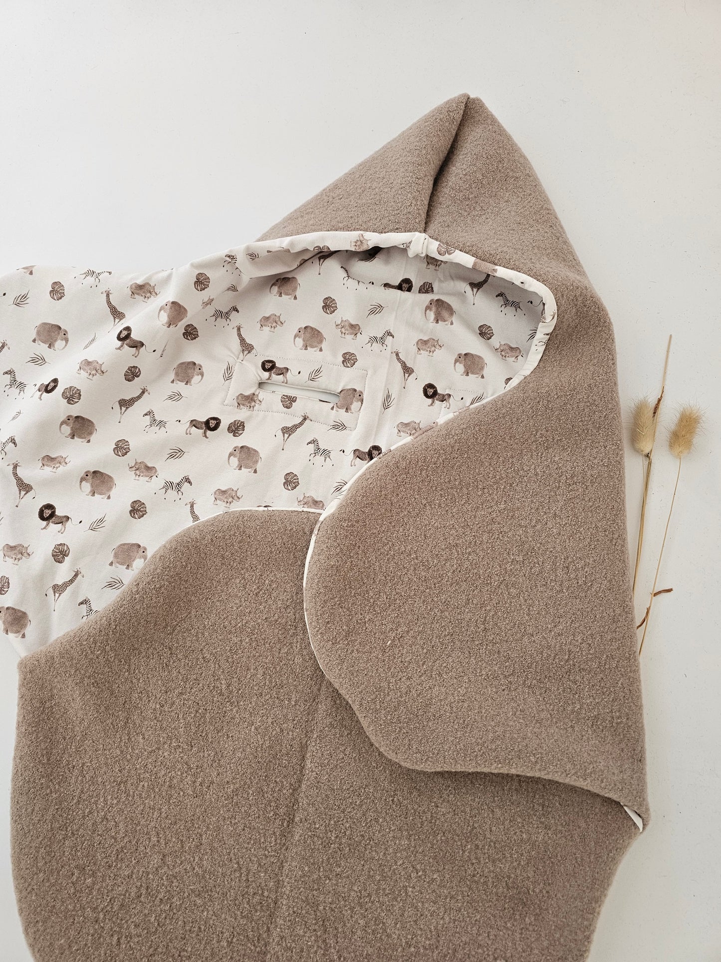 Maxicosi Decke 3-Punkt Gurtsystem aus 100% Schafwolle