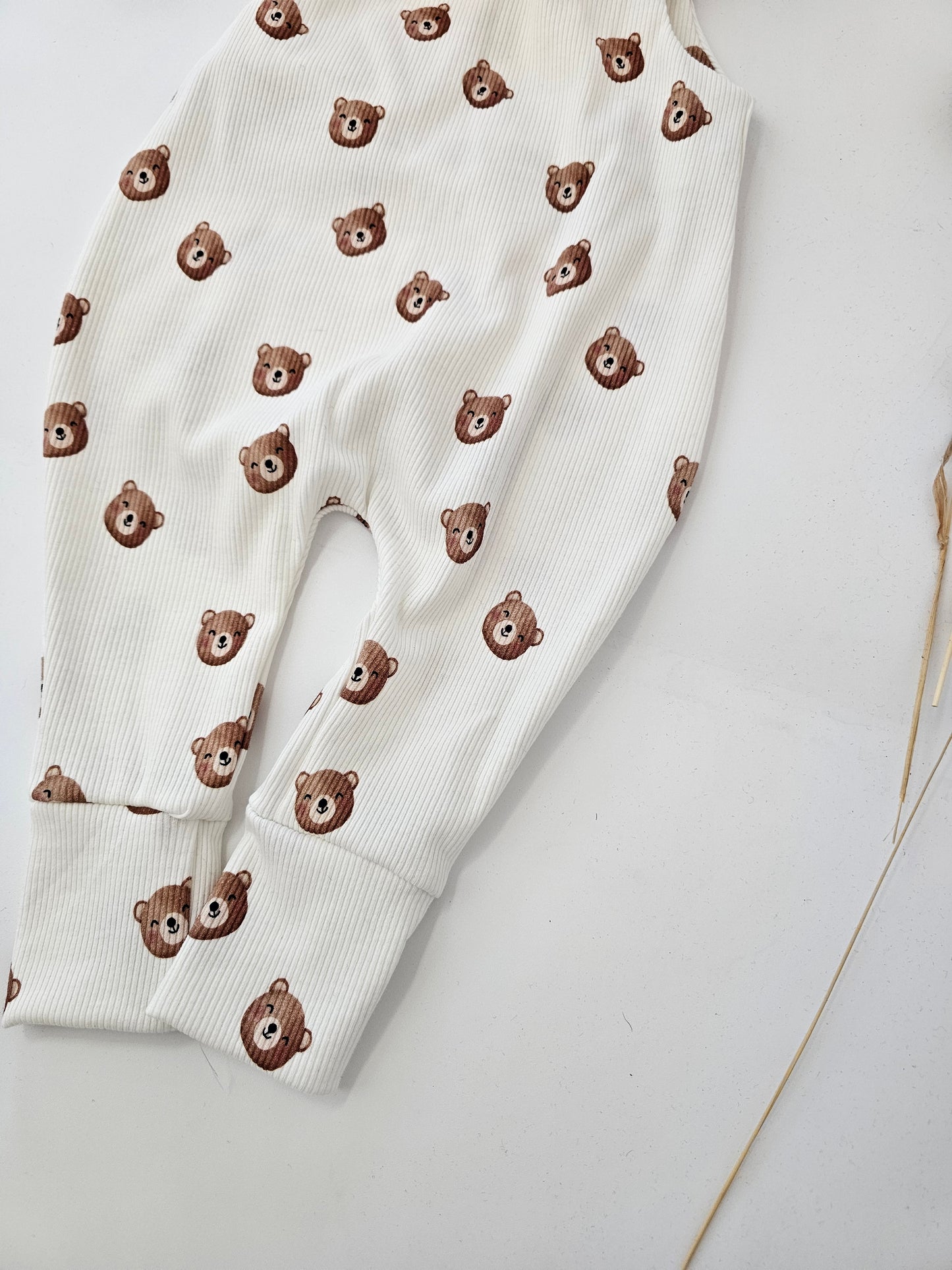 Vintageliebe® edler Strampler beige gestreift aus zertifiziertem Baumwolljersey Bärchen