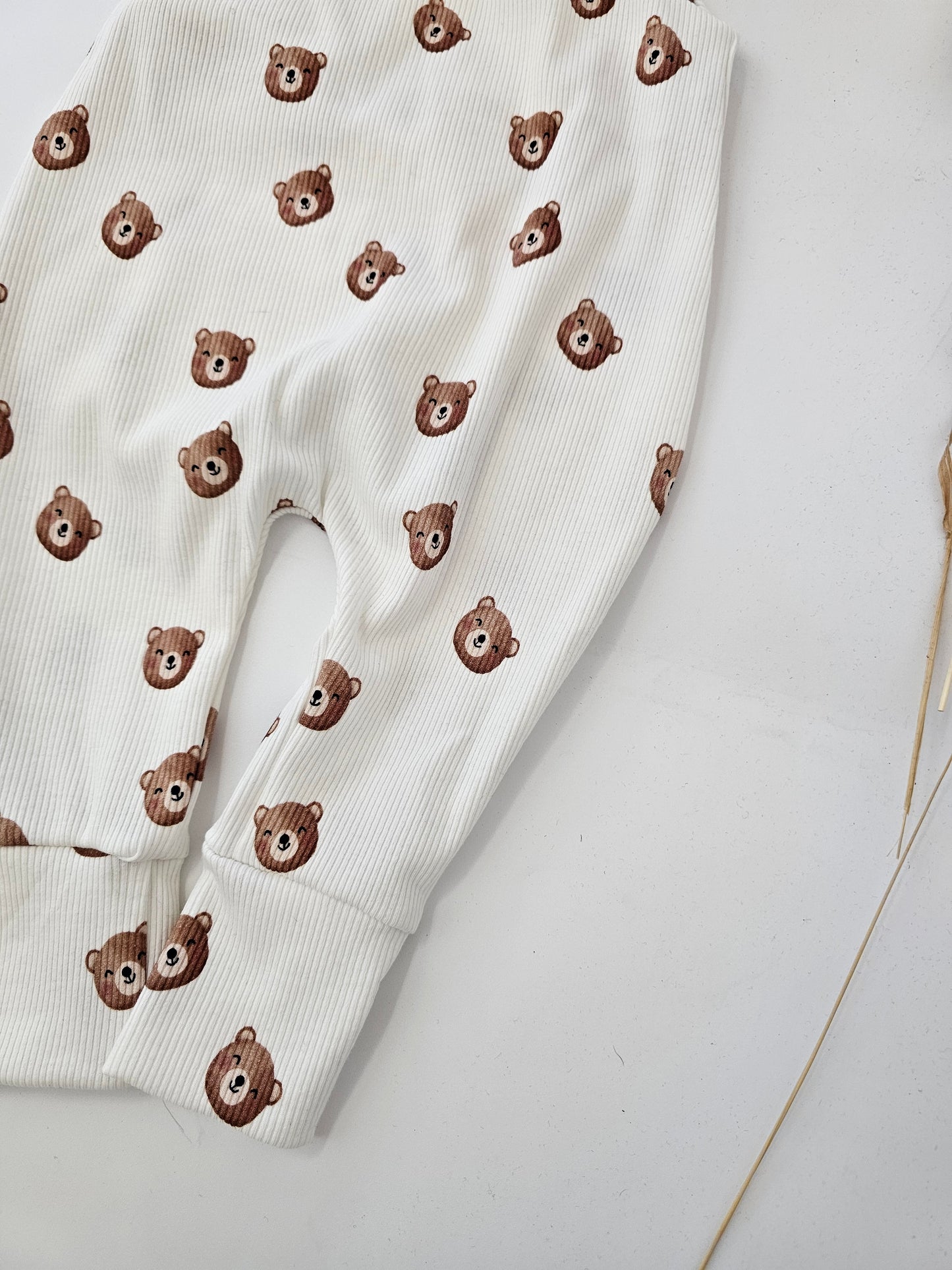 Vintageliebe® edler Strampler beige gestreift aus zertifiziertem Baumwolljersey Bärchen