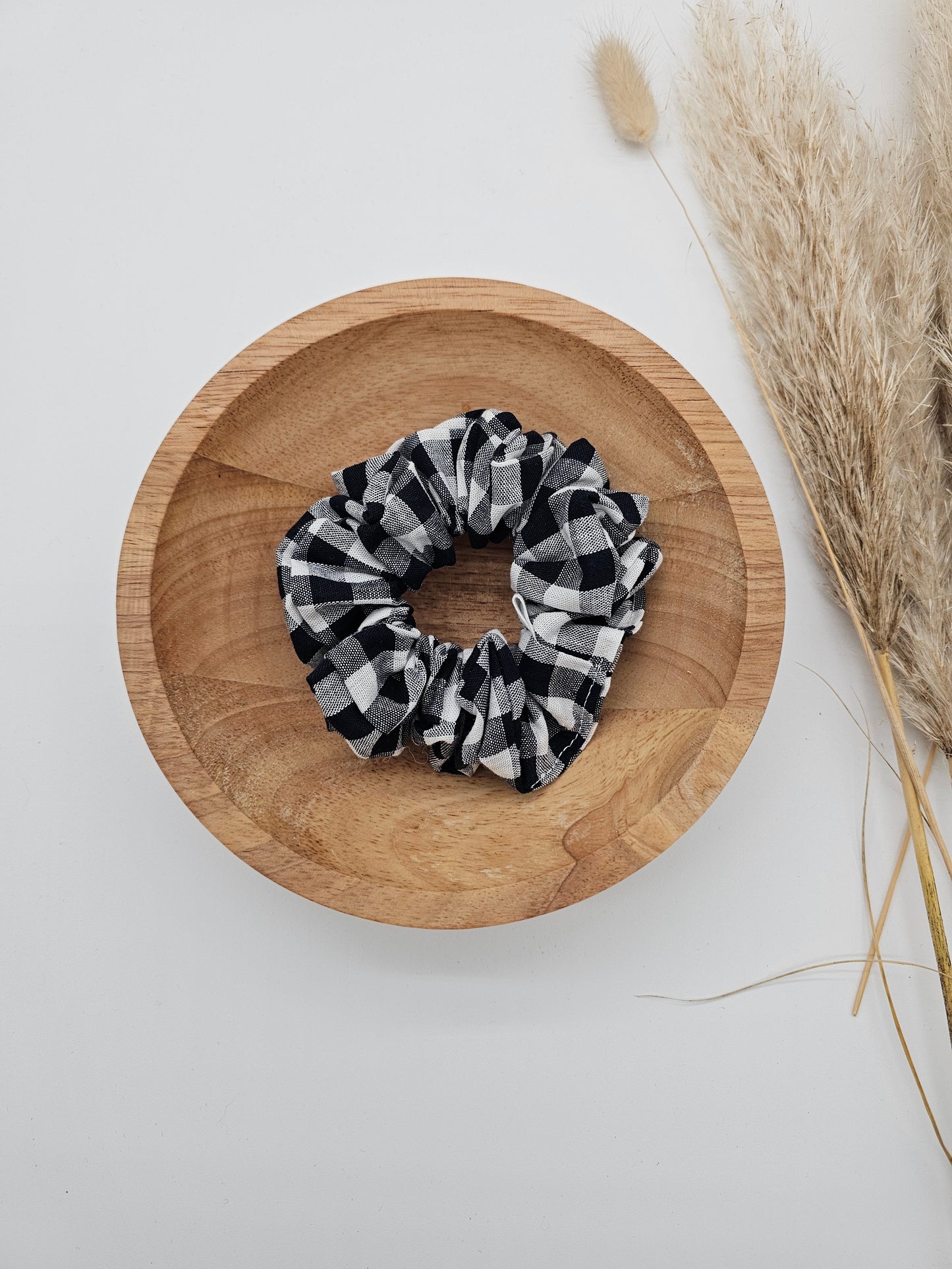 Trendiges Scrunchie marineblau kariert