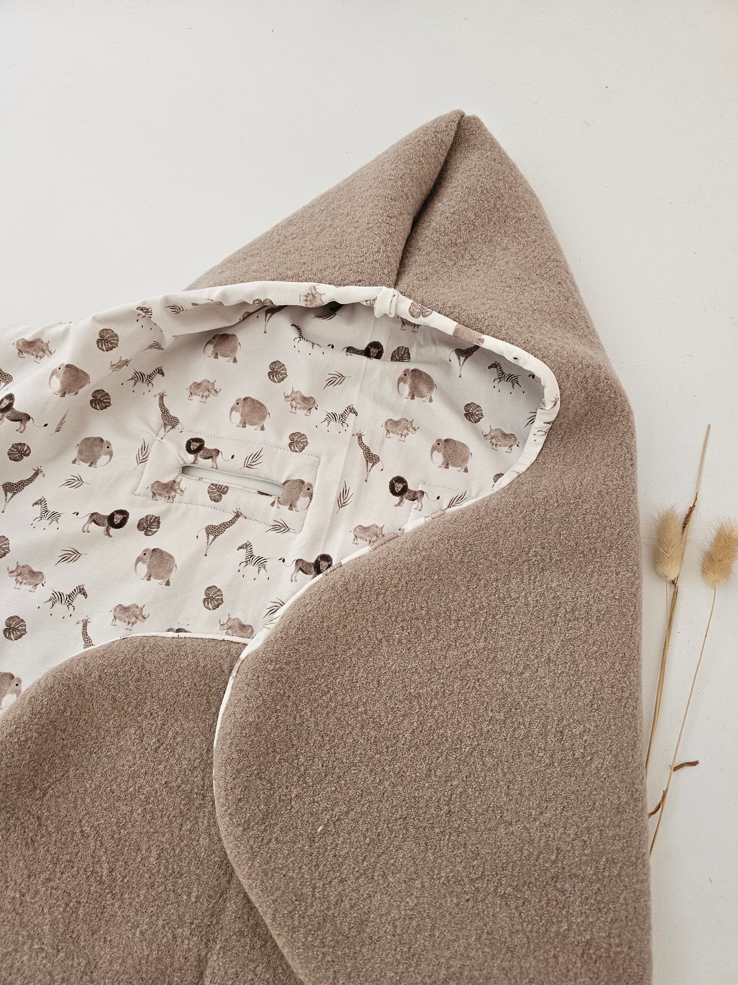 Maxicosi Decke 3-Punkt Gurtsystem aus 100% Schafwolle