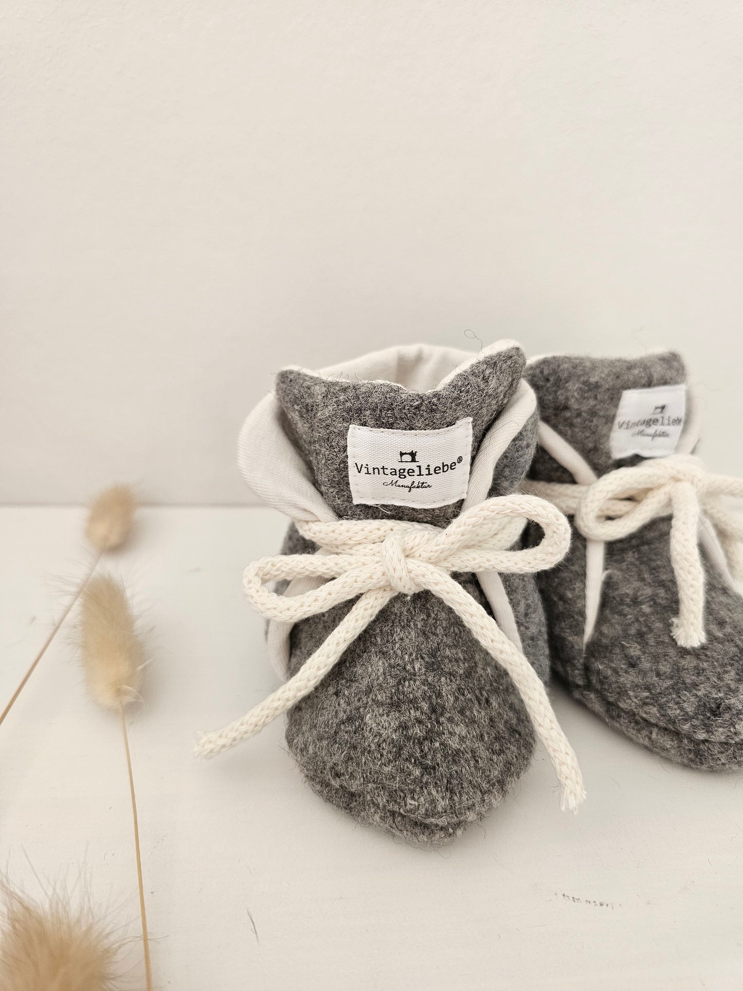 Vintageliebe® Hausschuhe Babyschuhe Walkboots aus 100% Schafwolle grau