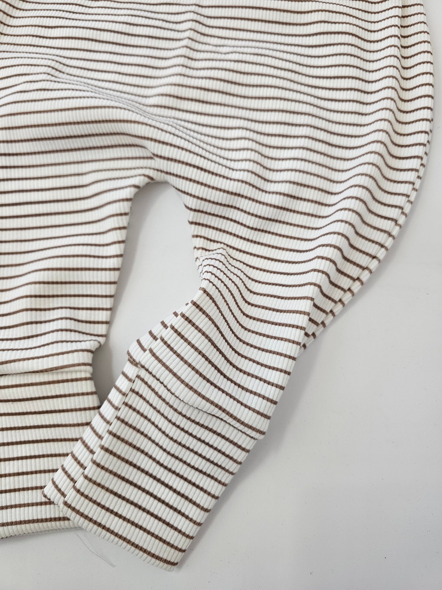 Vintageliebe® edler Strampler beige gestreift aus zertifiziertem Baumwolljersey