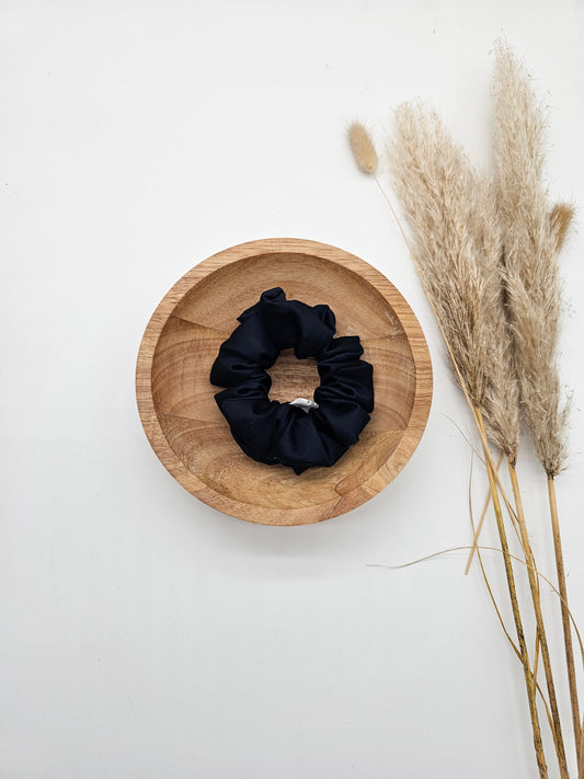 Edles Scrunchie Satin marineblau