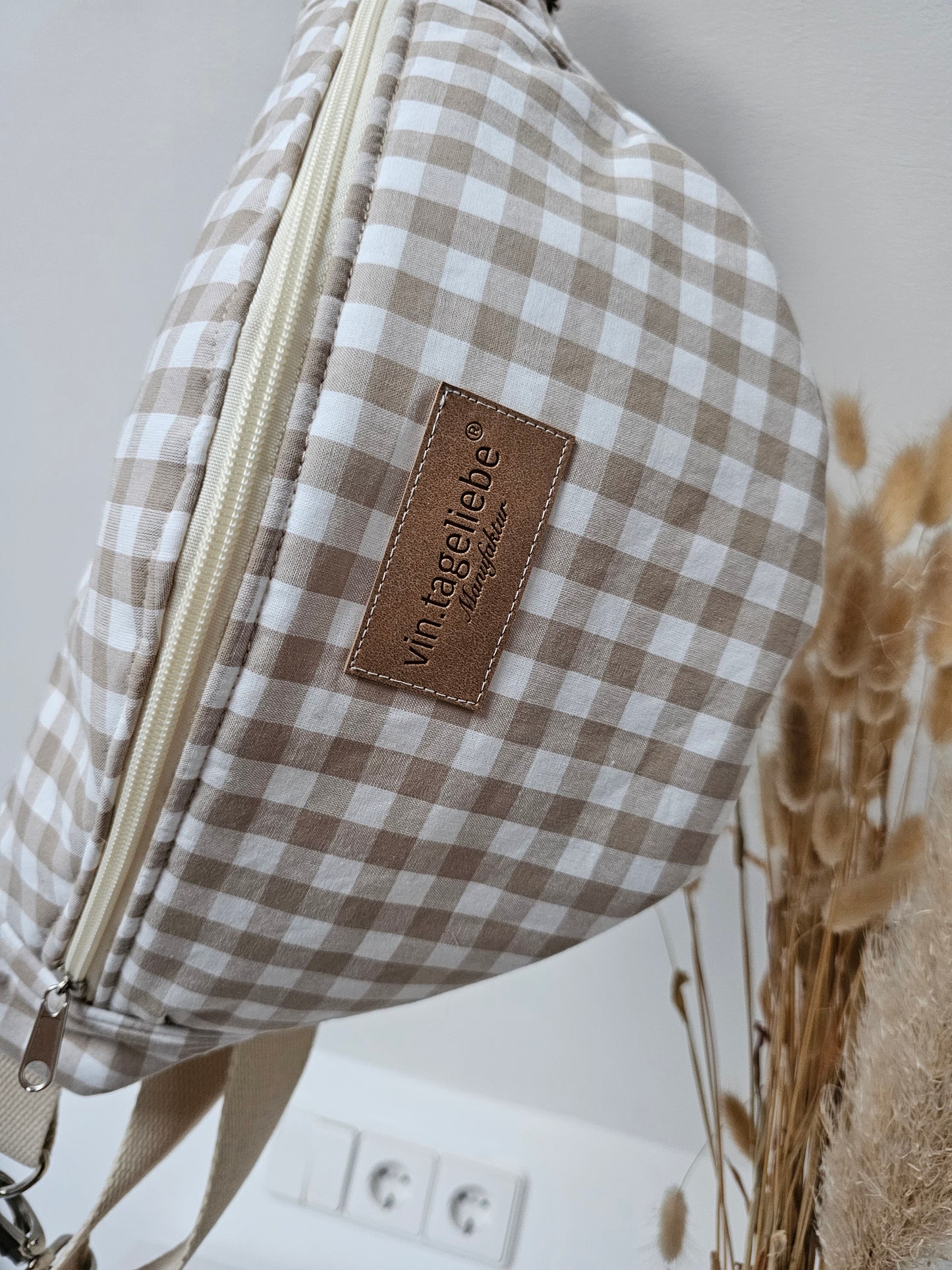 Vintageliebe® Crossbody Bauchtasche beige kariert mit edlem Lederetikett