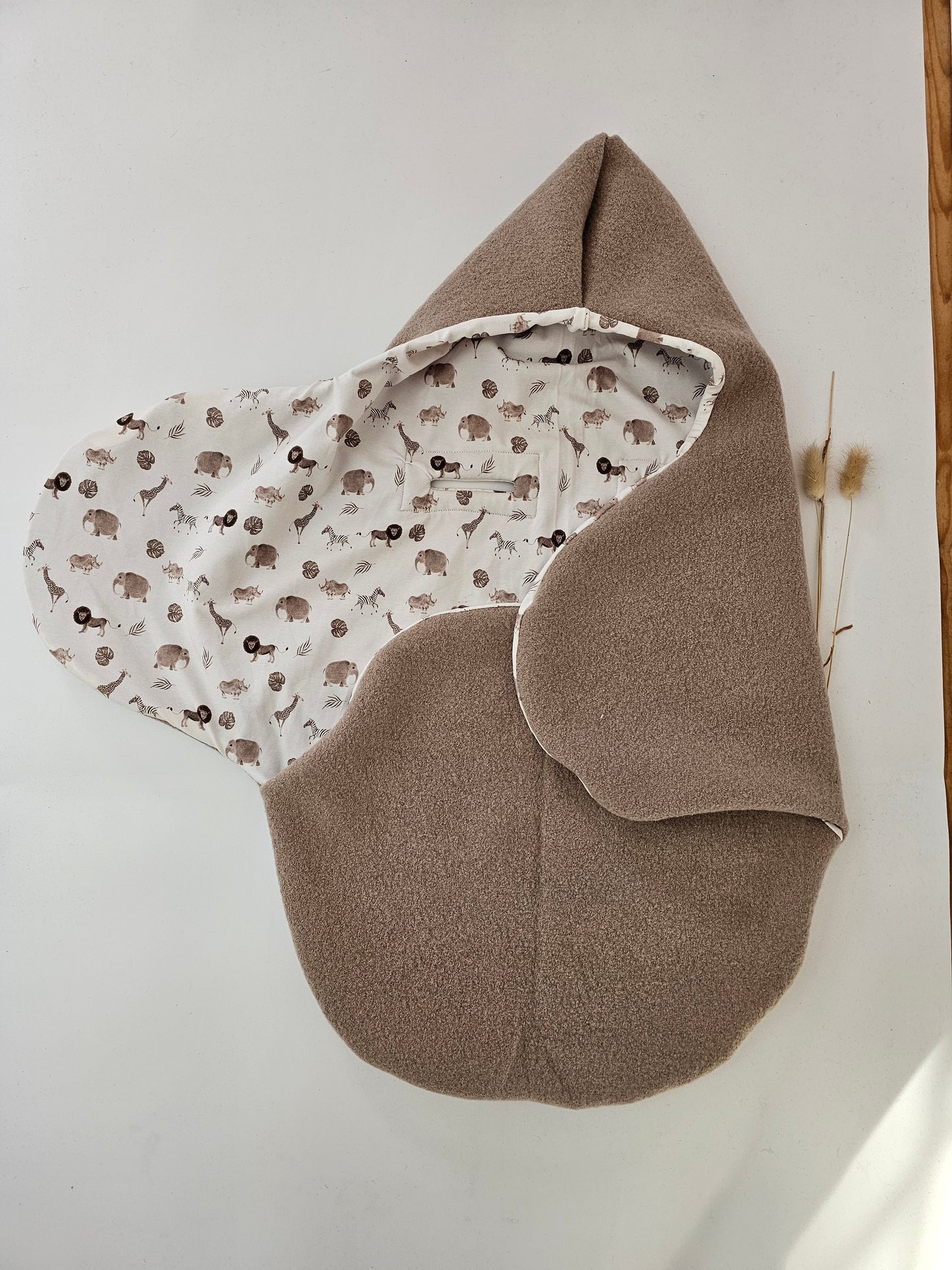 Maxicosi Decke 3-Punkt Gurtsystem aus 100% Schafwolle