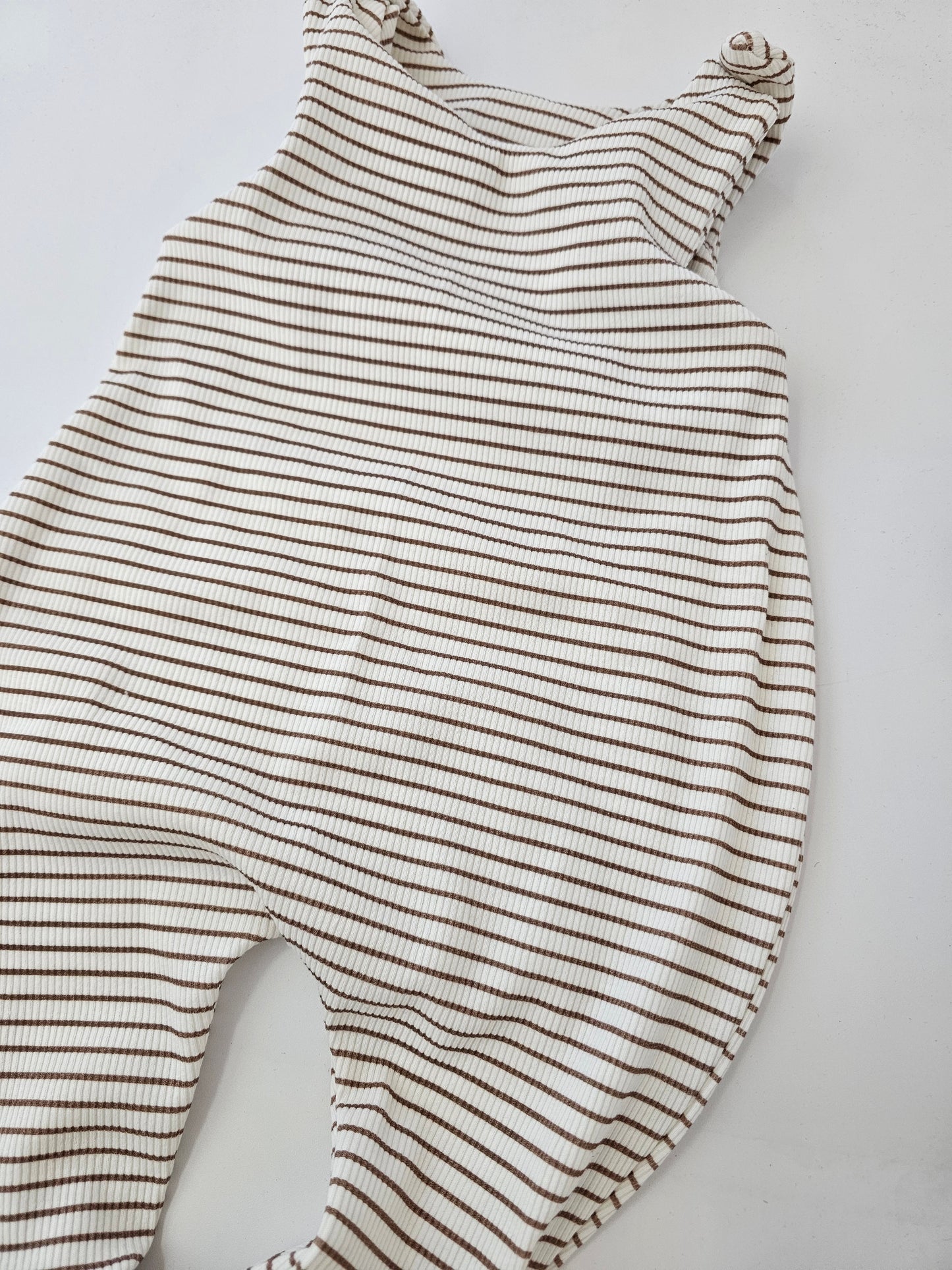 Vintageliebe® edler Strampler beige gestreift aus zertifiziertem Baumwolljersey