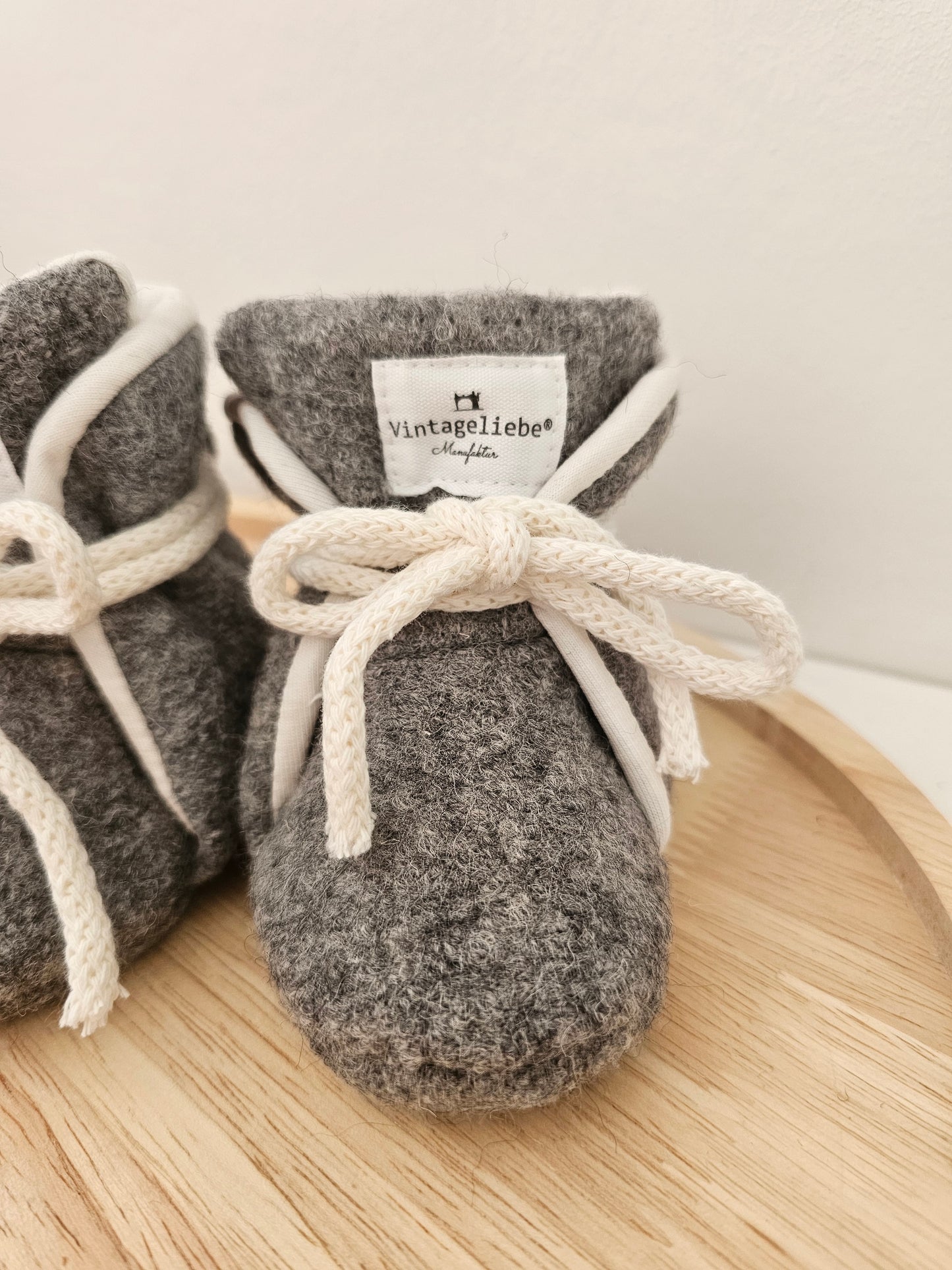 Vintageliebe® Hausschuhe Babyschuhe Walkboots aus 100% Schafwolle grau