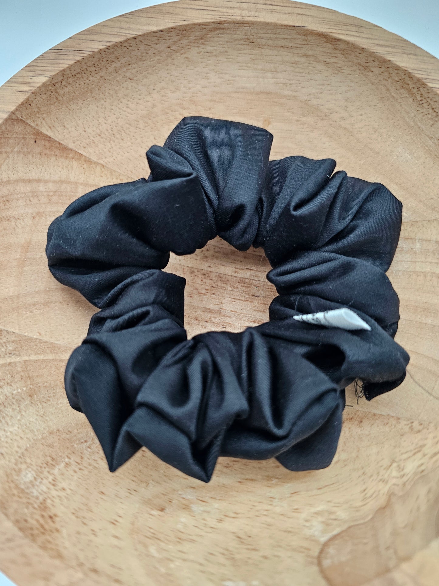 Trendiges Scrunchie Satin schwarz