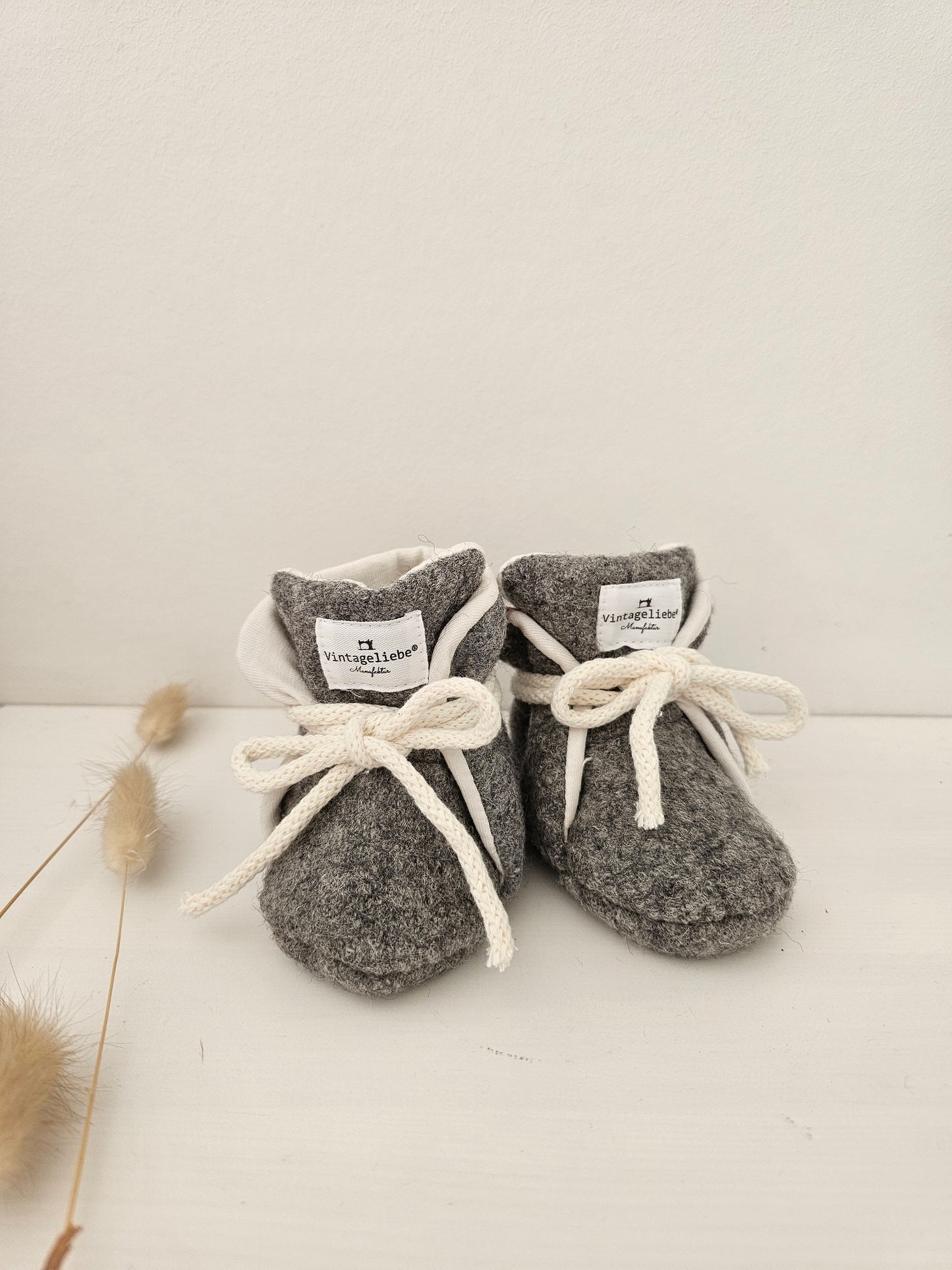 Vintageliebe® Hausschuhe Babyschuhe Walkboots aus 100% Schafwolle grau