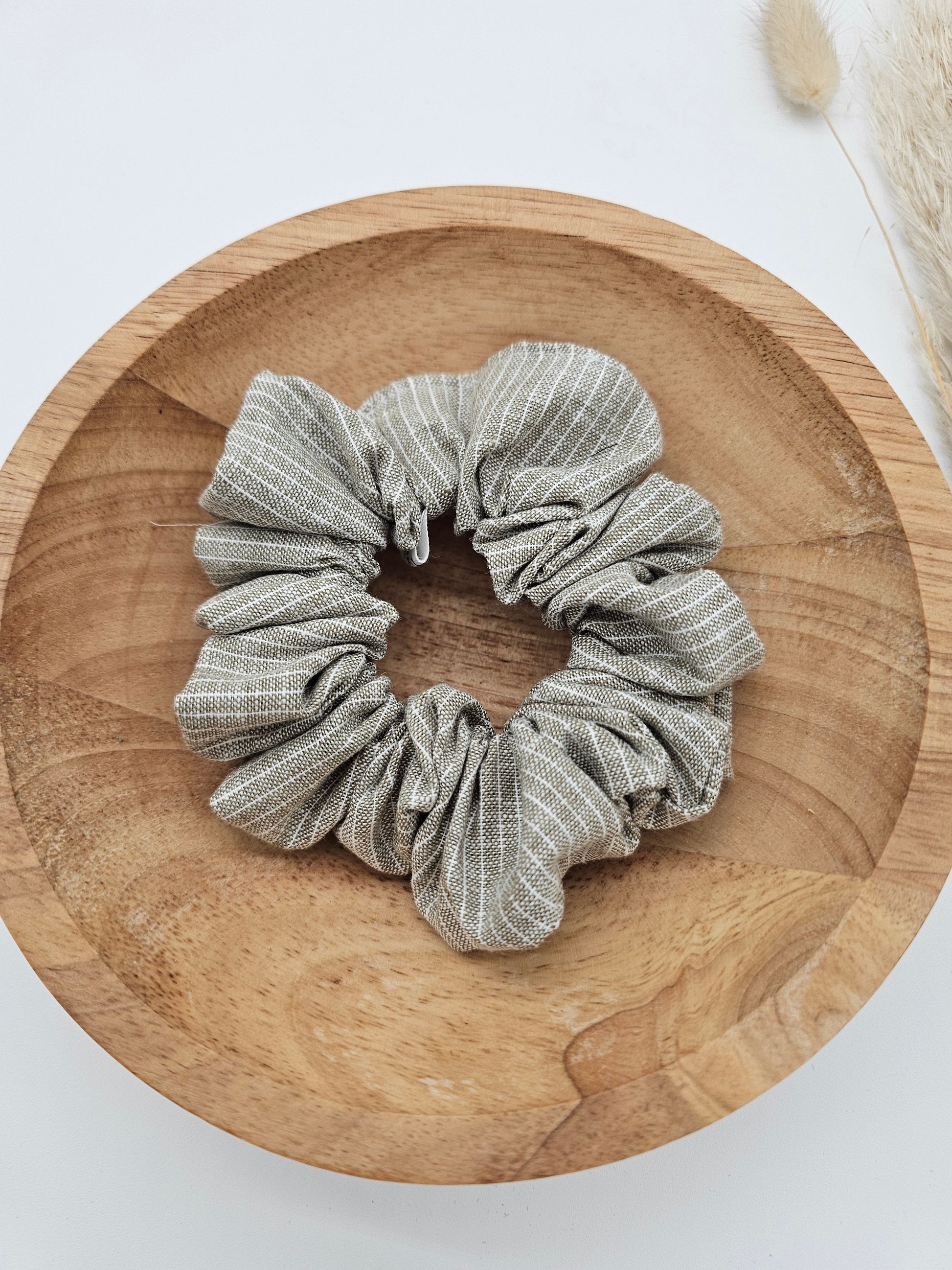 Trendiges Scrunchie oliv gestreift - Vintageliebe® Vintageliebe®