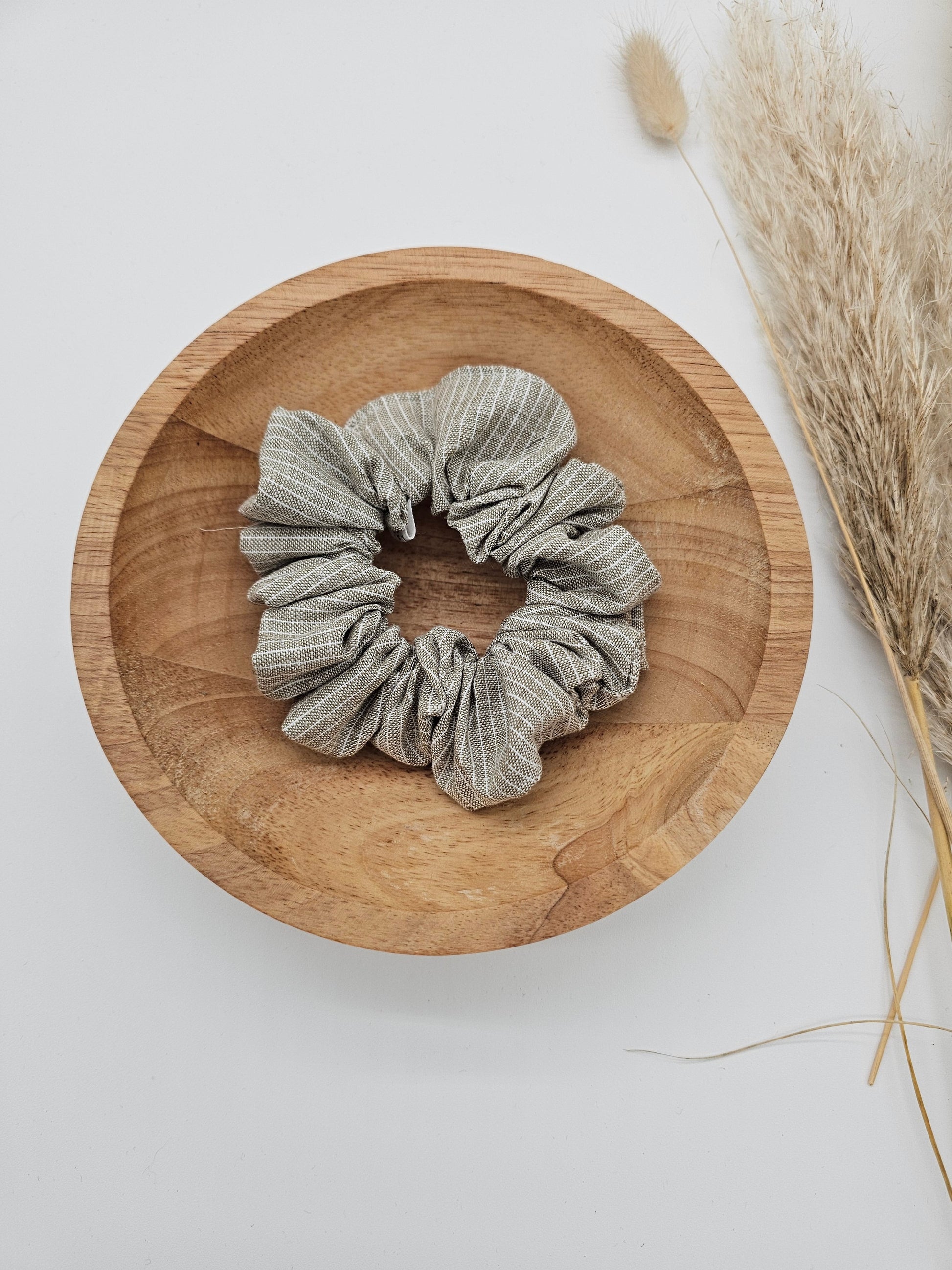 Trendiges Scrunchie oliv gestreift - Vintageliebe® Vintageliebe®