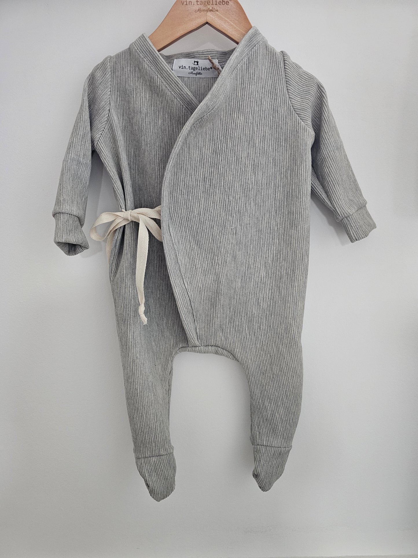 Vintageliebe® edler Strampler beige gestreift aus zertifiziertem Baumwolljersey grau - Vintageliebe® Vintageliebe®Strampler aus Bio - Baumwolljersey