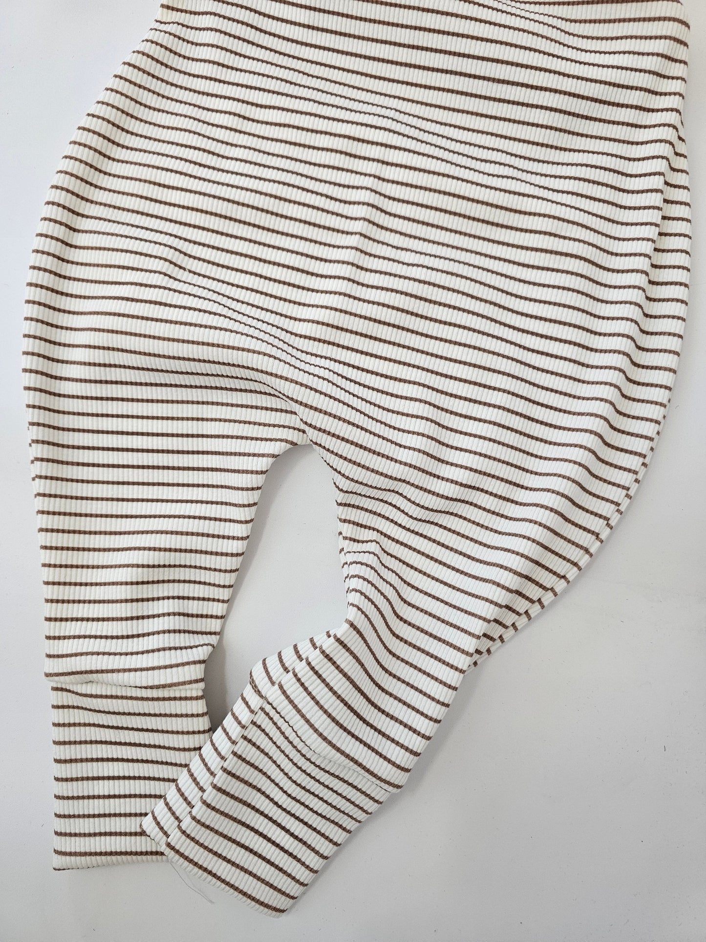 Vintageliebe® edler Strampler beige gestreift aus zertifiziertem Baumwolljersey - Vintageliebe® Vintageliebe®Strampler aus Bio - Baumwolljersey