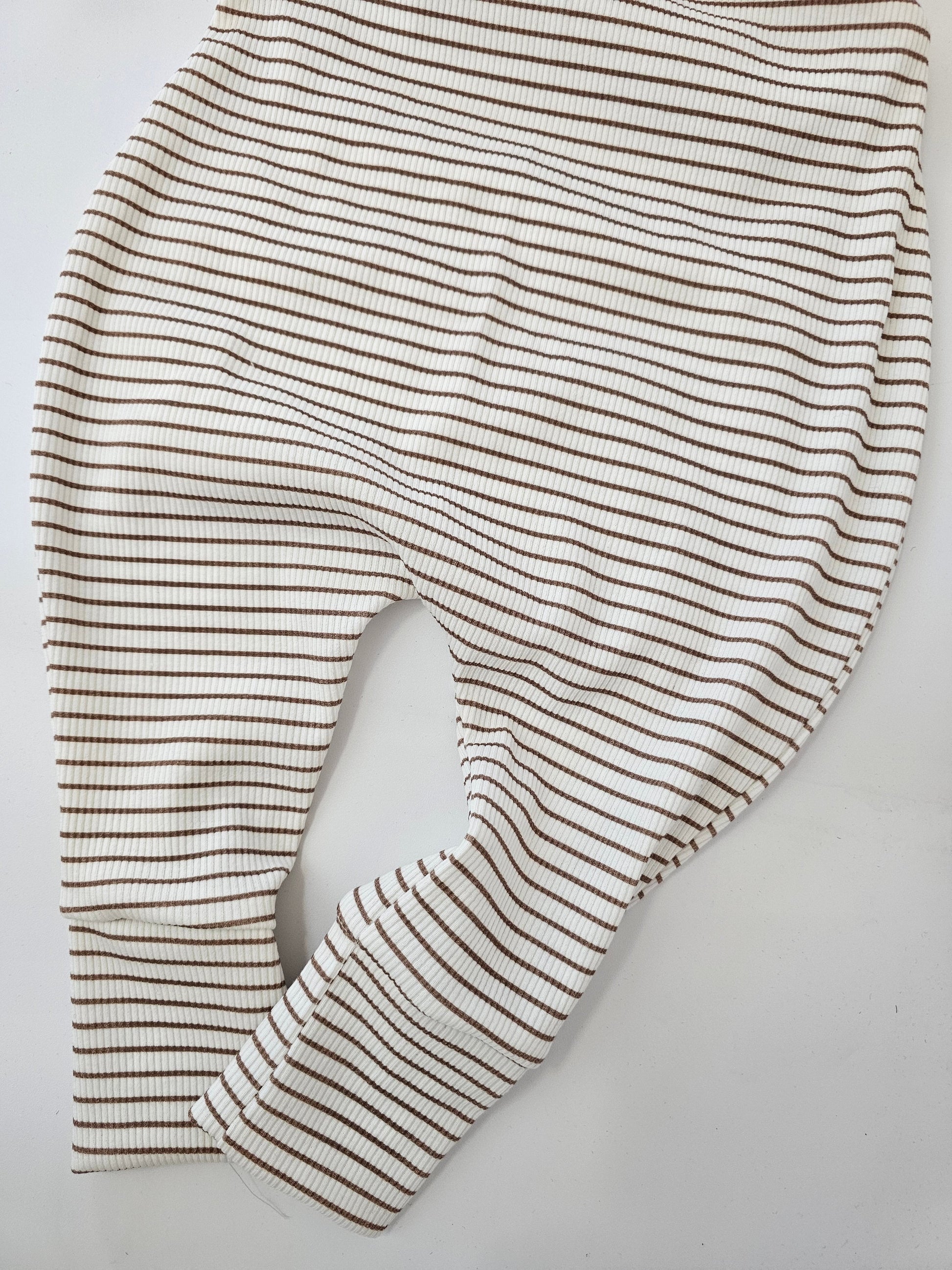 Vintageliebe® edler Strampler beige gestreift aus zertifiziertem Baumwolljersey - Vintageliebe® Vintageliebe®Strampler aus Bio - Baumwolljersey