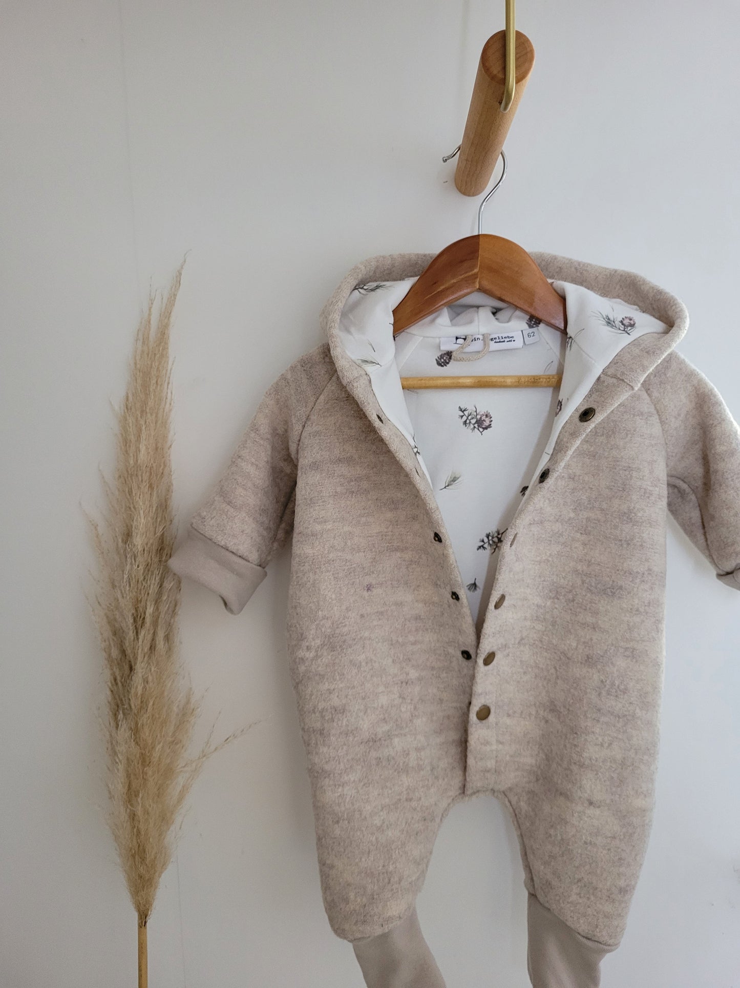 Vintageliebe® WOLLWALKOVERALL aus 100% Schurwolle. Naturprodukt. Walkloden Walkoverall Overall beige meliert - Vintageliebe® Mein ShopWalkmütze, Bärenmütze aus 100% Schafwolle