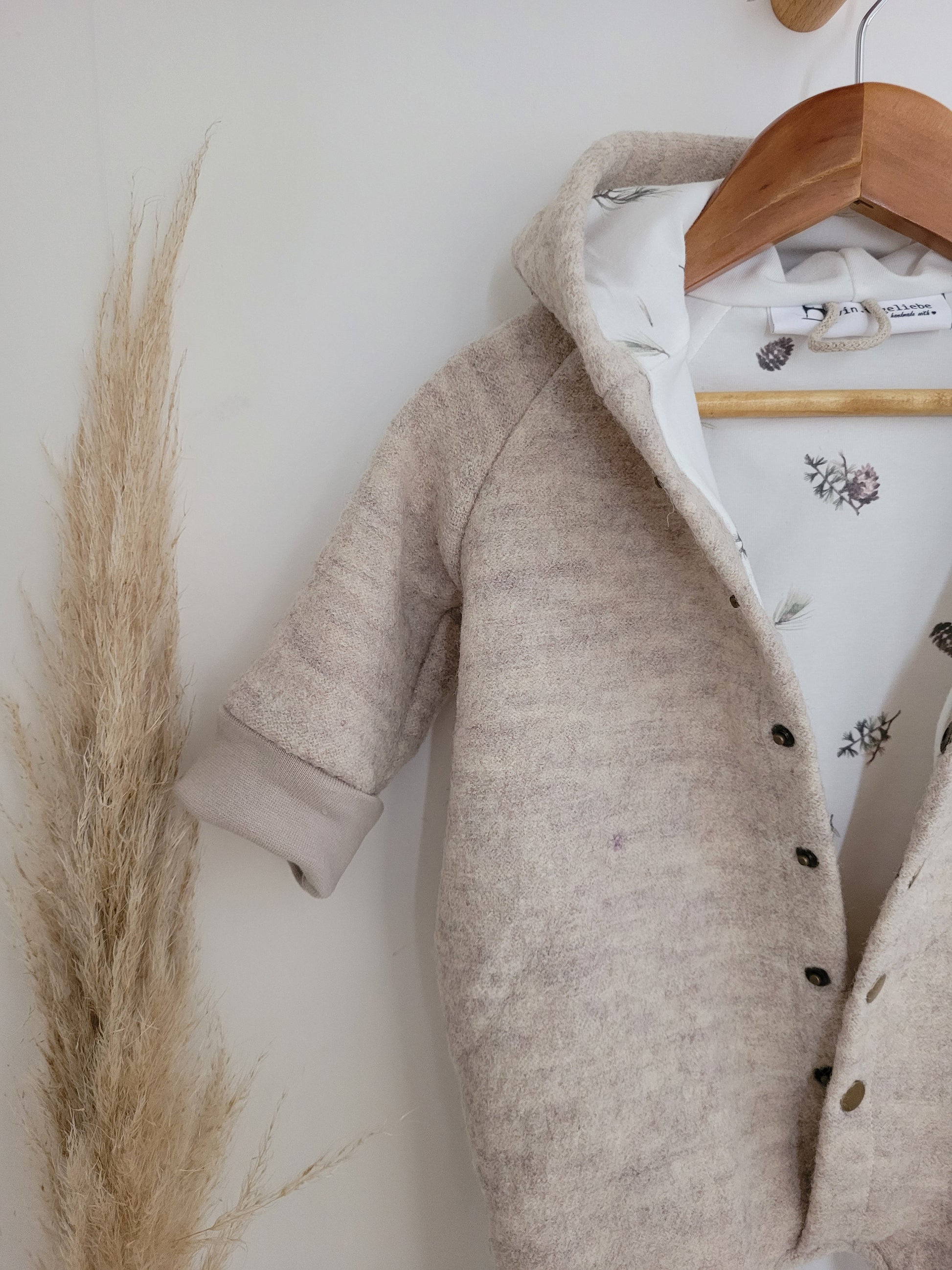 Vintageliebe® WOLLWALKOVERALL aus 100% Schurwolle. Naturprodukt. Walkloden Walkoverall Overall beige meliert - Vintageliebe® Mein ShopWalkmütze, Bärenmütze aus 100% Schafwolle