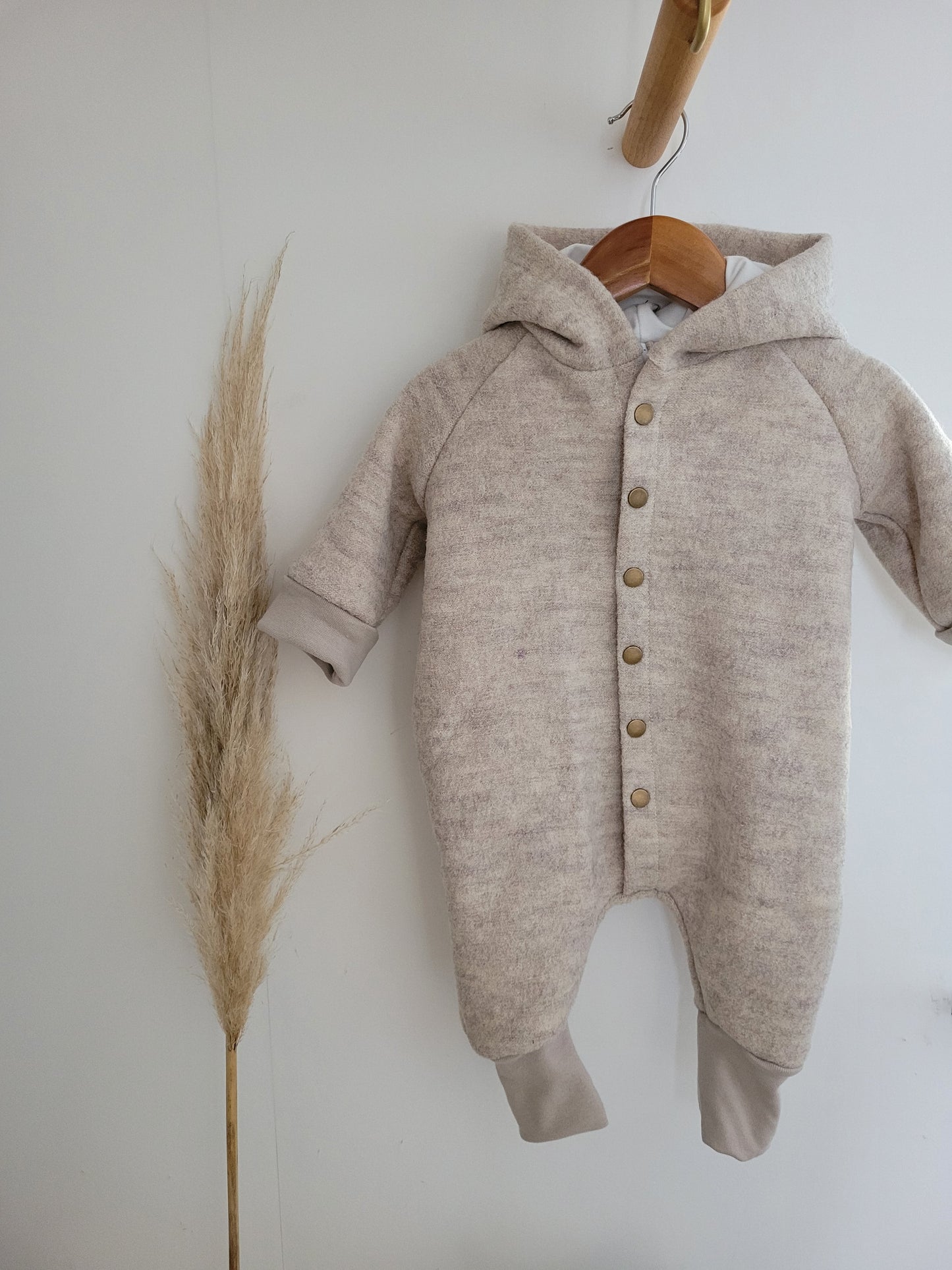 Vintageliebe® WOLLWALKOVERALL aus 100% Schurwolle. Naturprodukt. Walkloden Walkoverall Overall beige meliert - Vintageliebe® Mein ShopWalkmütze, Bärenmütze aus 100% Schafwolle