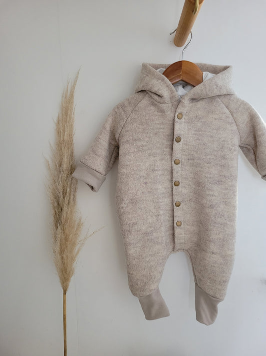 Vintageliebe® WOLLWALKOVERALL aus 100% Schurwolle. Naturprodukt. Walkloden Walkoverall Overall beige meliert - Vintageliebe® Mein ShopWalkmütze, Bärenmütze aus 100% Schafwolle