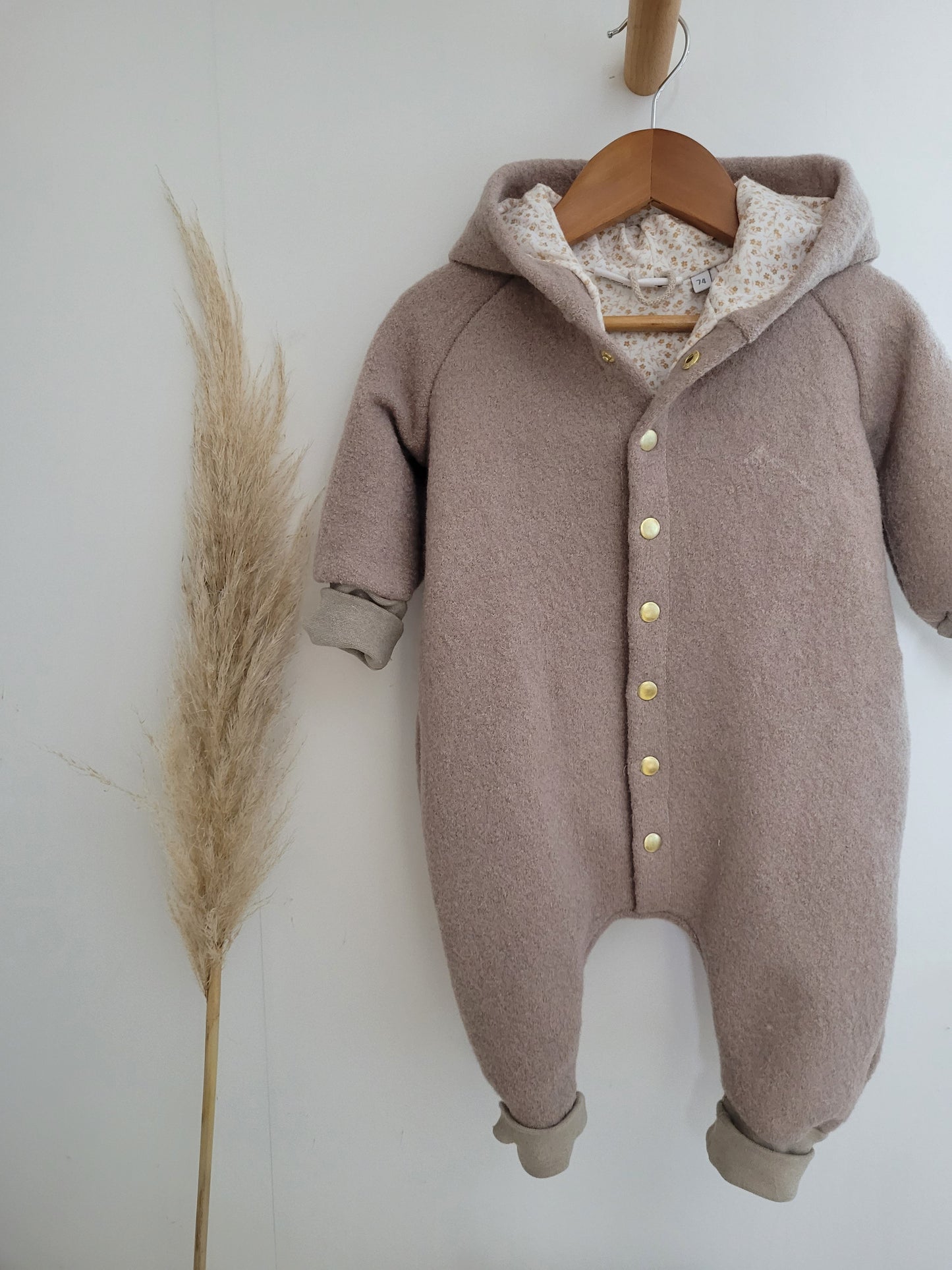 Vintageliebe® WOLLWALKOVERALL aus 100% Schurwolle. Naturprodukt. Walkloden Walkoverall Overall beige - Vintageliebe® Mein ShopWalkmütze, Bärenmütze aus 100% Schafwolle