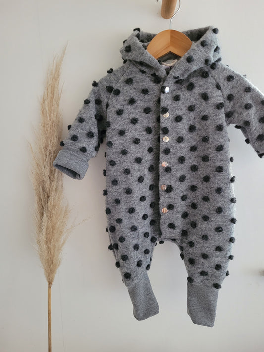 Vintageliebe® WOLLWALKOVERALL aus 100% Schurwolle. Naturprodukt. Walkloden Walkoverall Overall grau bobbel - Vintageliebe® Mein ShopWalkmütze, Bärenmütze aus 100% Schafwolle