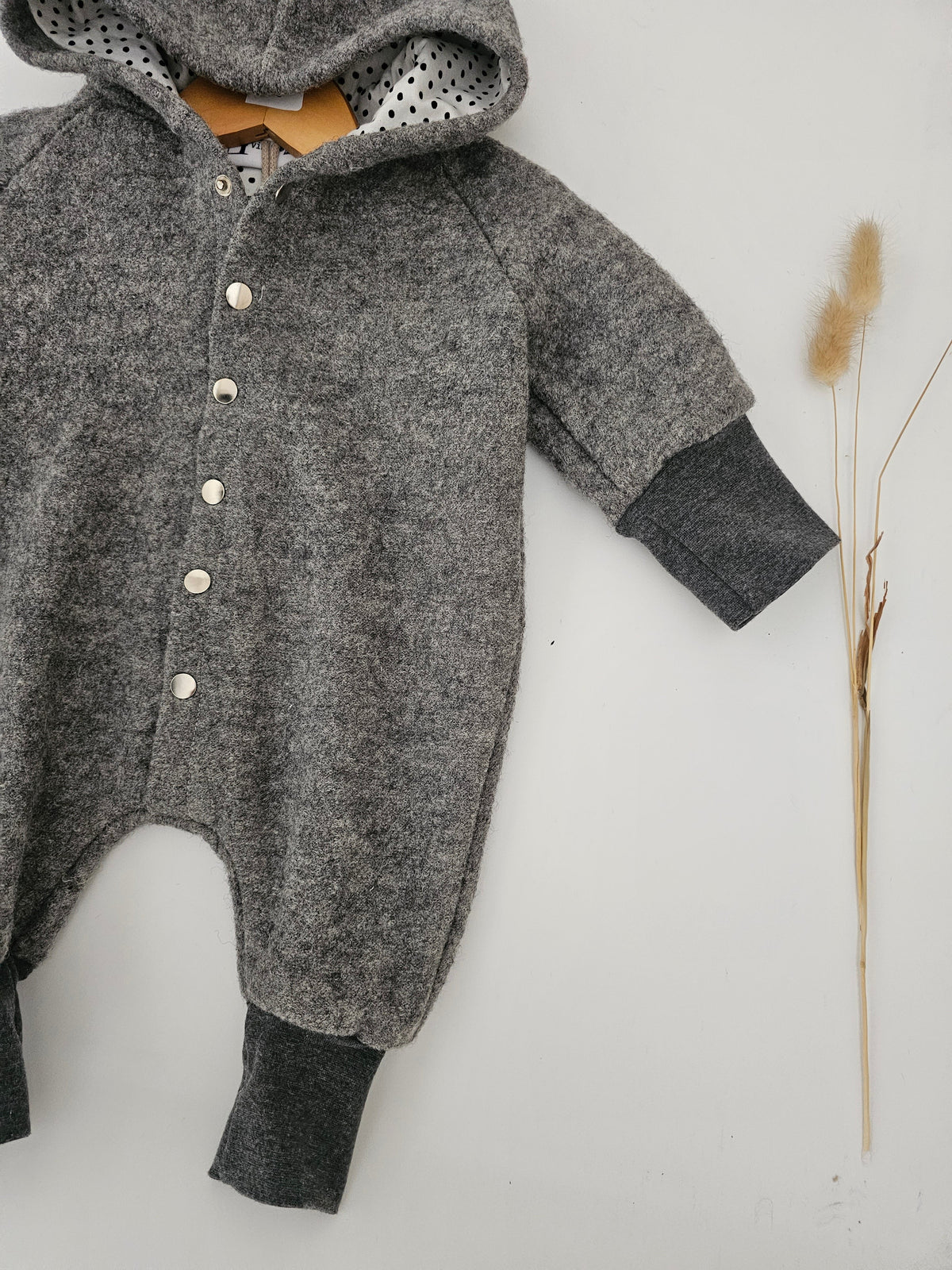 Vintageliebe® WOLLWALKOVERALL aus 100% Schurwolle. Naturprodukt. Walkloden Walkoverall Overall grau - Vintageliebe® Mein ShopWalkmütze, Bärenmütze aus 100% Schafwolle