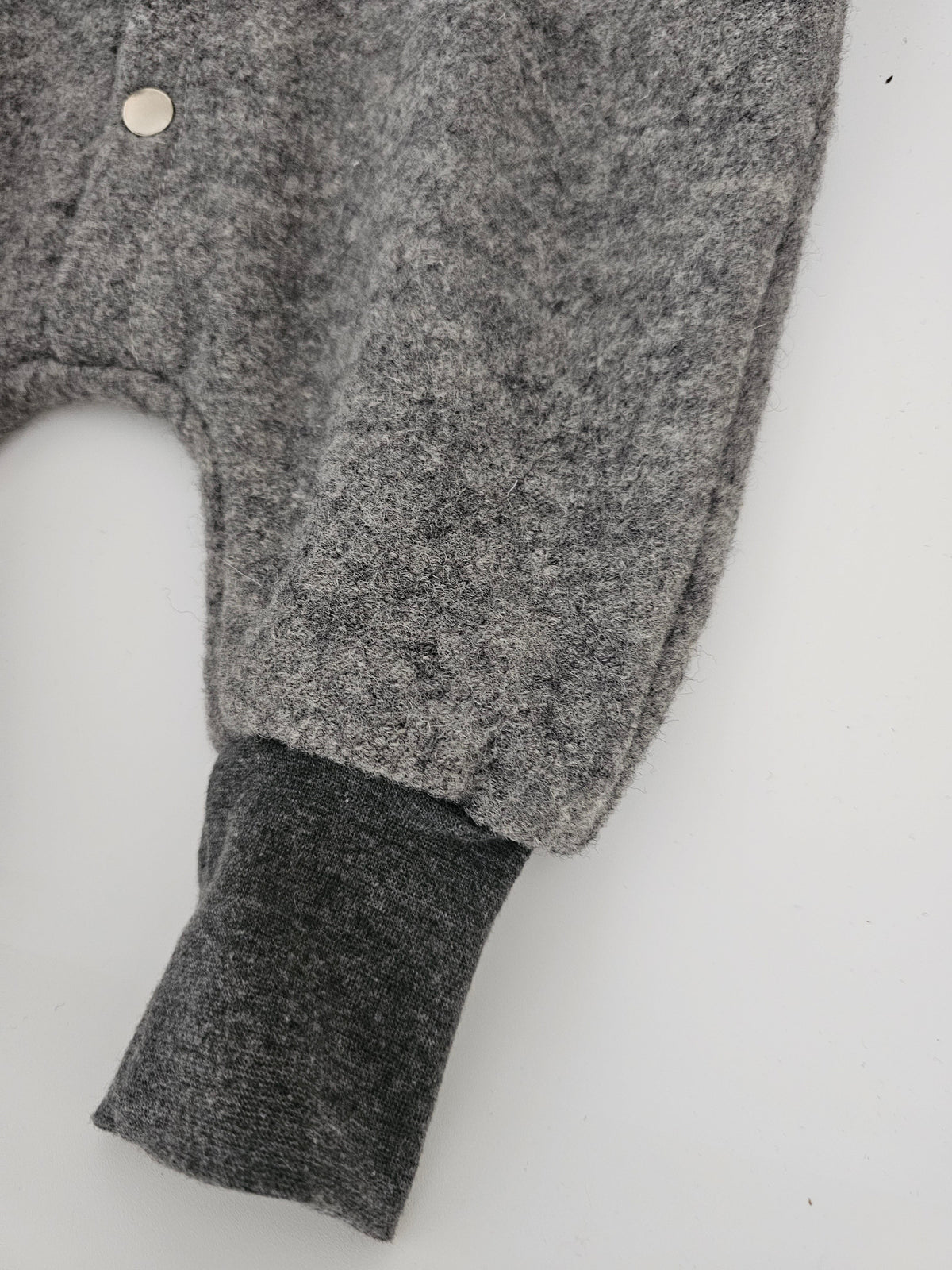 Vintageliebe® WOLLWALKOVERALL aus 100% Schurwolle. Naturprodukt. Walkloden Walkoverall Overall grau - Vintageliebe® Mein ShopWalkmütze, Bärenmütze aus 100% Schafwolle