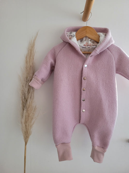 Vintageliebe® WOLLWALKOVERALL aus 100% Schurwolle. Naturprodukt. Walkloden Walkoverall Overall rosa - Vintageliebe® Mein ShopWalkmütze, Bärenmütze aus 100% Schafwolle
