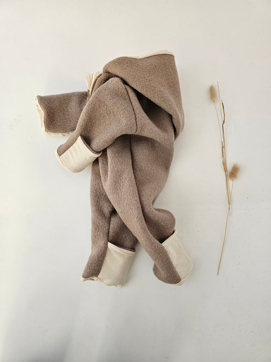 Vintageliebe® WOLLWALKOVERALL mit Umschlagbündchen aus 100% Schurwolle. Naturprodukt. Walkloden Walkoverall Overall beige - Vintageliebe® Mein ShopWalkmütze, Bärenmütze aus 100% Schafwolle