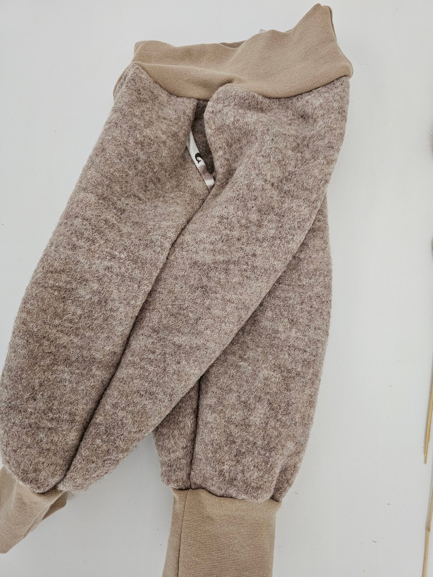 Walkhose aus 100% Schurwolle mit Hosentaschen Gr. 74 - 122 beige meliert - Vintageliebe® Vintageliebe®Wollwalkhose