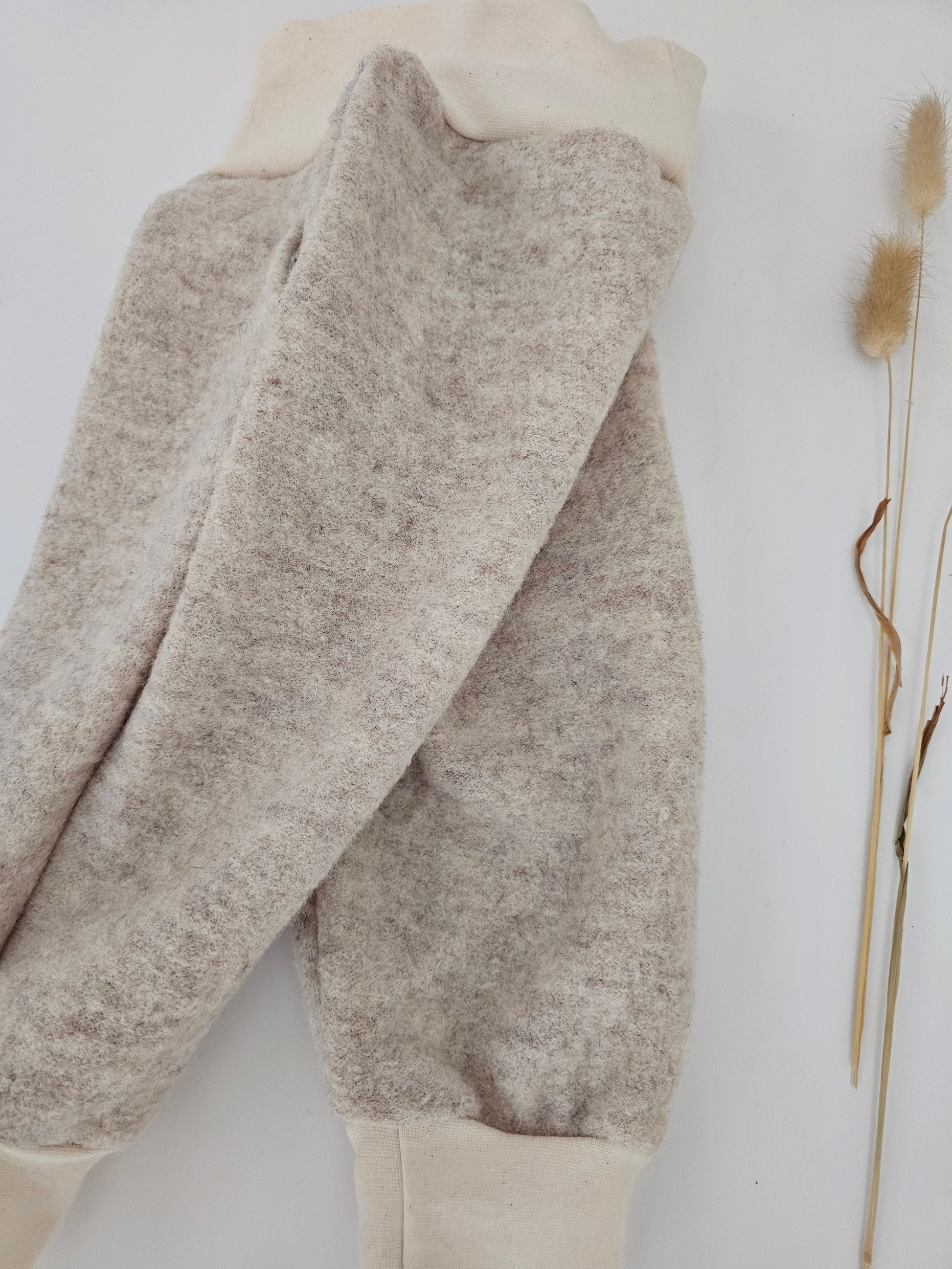 Walkhose aus 100% Schurwolle mit Hosentaschen Gr. 74 - 122 creme meliert - Vintageliebe® Vintageliebe®Wollwalkhose